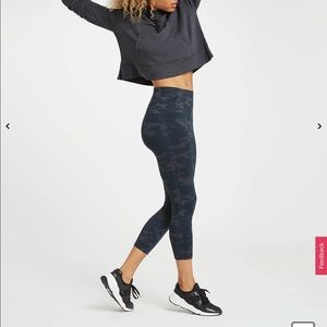 Spanx NWOT cropped leggings CAMO